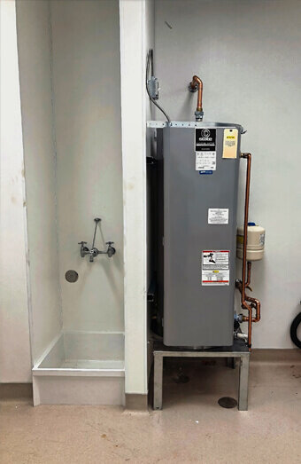 https://plumberbicton.com.au/uploads/2025/06/hot-water-257755.jpg