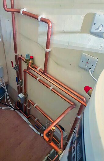 https://plumberbicton.com.au/uploads/2025/06/hot-water-301986.jpg
