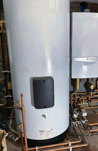 https://plumberbicton.com.au/uploads/2025/06/hot-water-410504.jpg