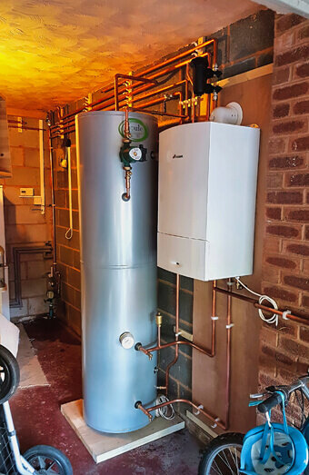 https://plumberbicton.com.au/uploads/2025/06/hot-water-684599.jpg